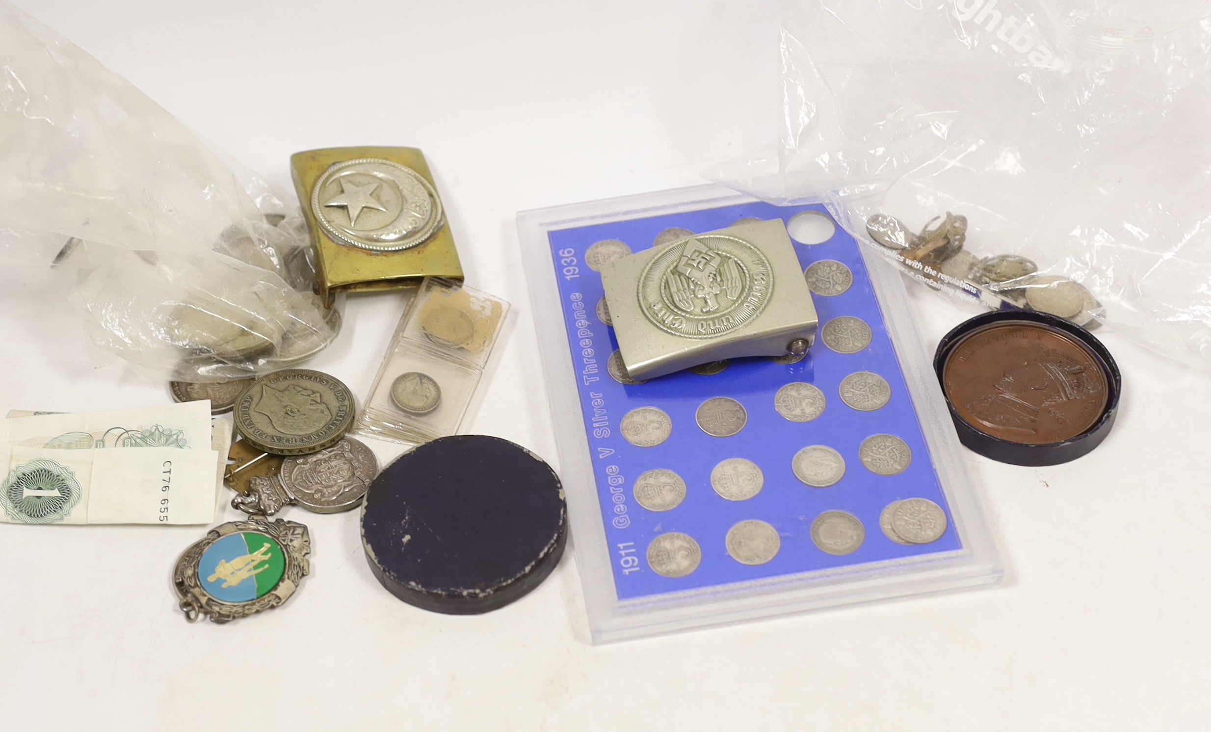 World coins and medals, to include British halfcrowns for 1826, 1887, 1900, 1945 and 1946, various shillings, South Africa 2 1/2 shillings 1896 George V and Queen Mary silver jubilee copper medal various silver threepenc